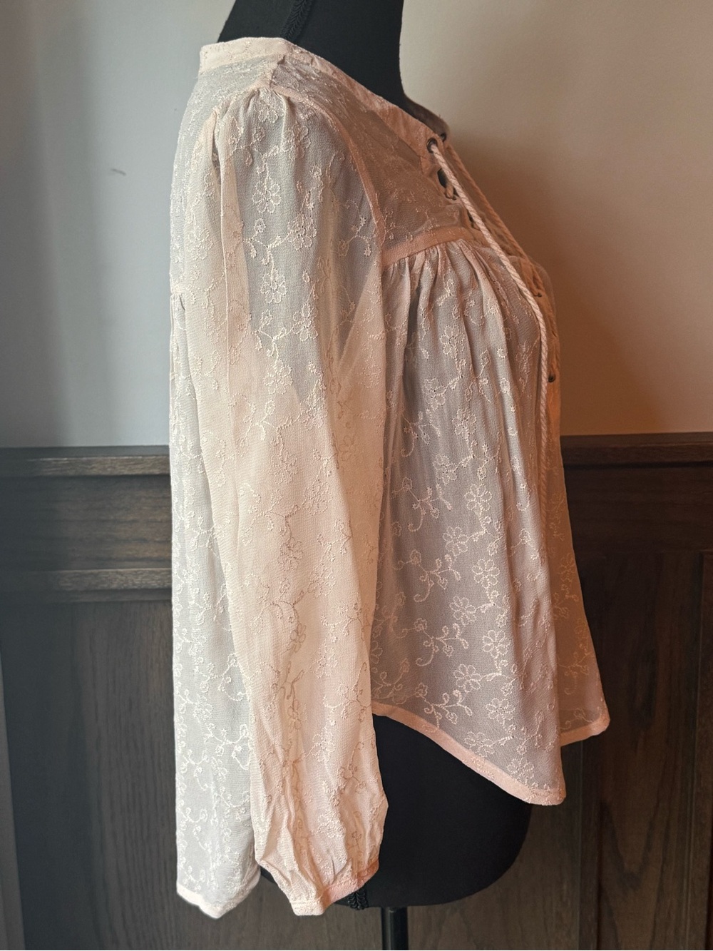 Forever 21 Women’s Lace-Up Floral Embroidered Blouse - Light Pink small - Picture 5 of 8